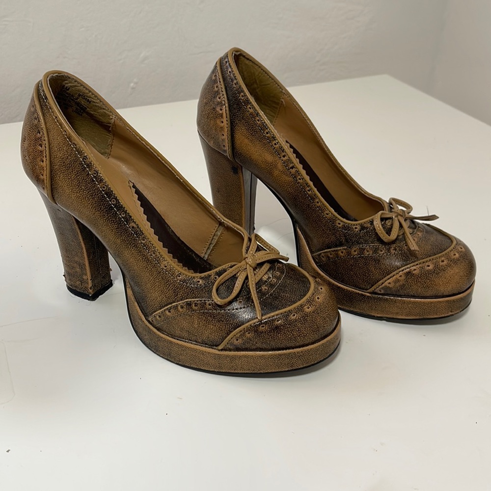 Bongo heels